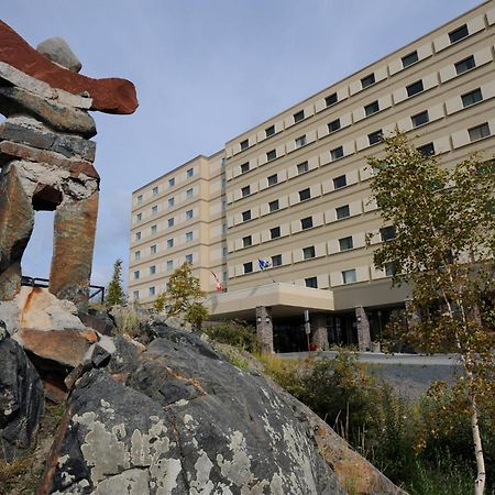 The Explorer Hotel Йеллоунайф Экстерьер фото