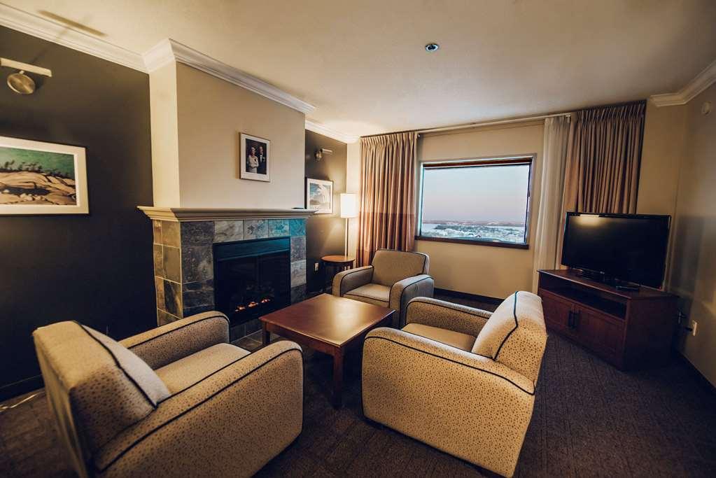 The Explorer Hotel Йеллоунайф Номер фото