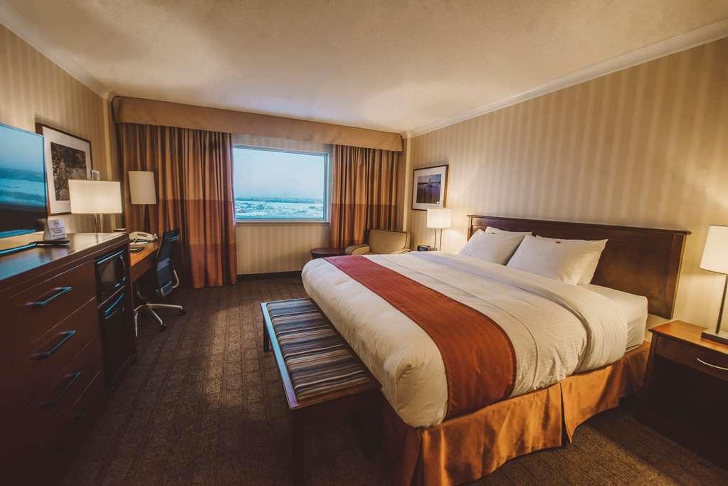 The Explorer Hotel Йеллоунайф Номер фото