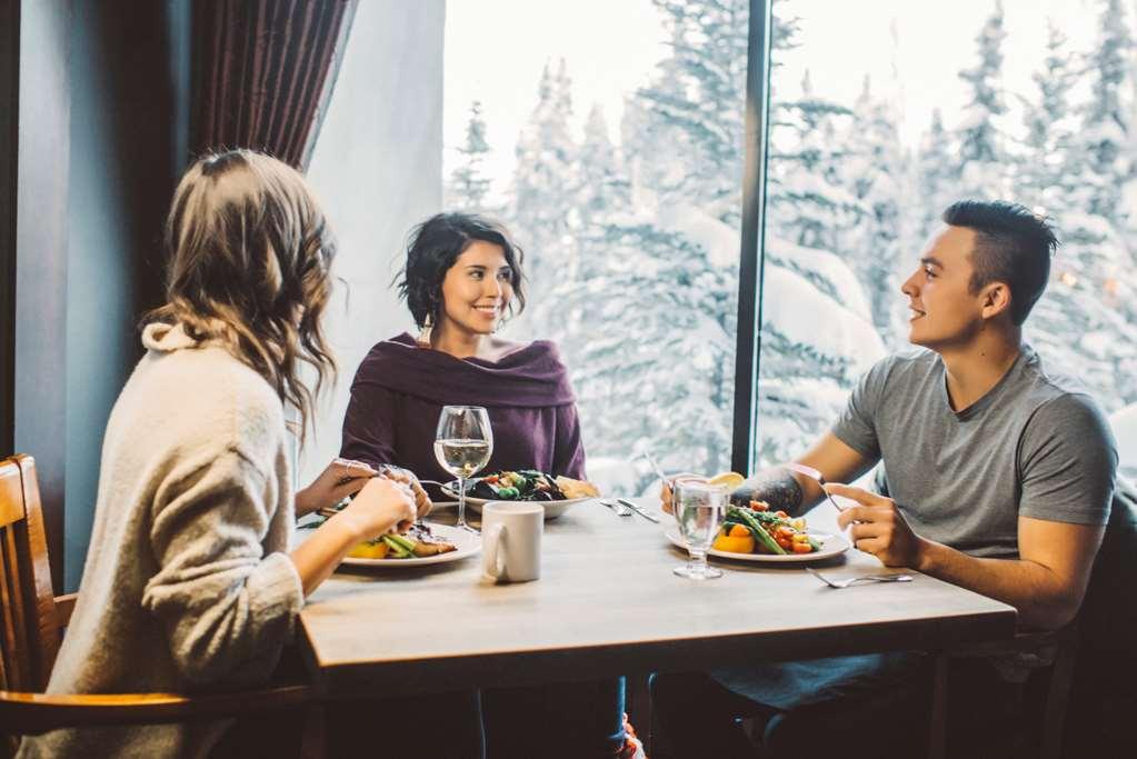 The Explorer Hotel Йеллоунайф Ресторан фото