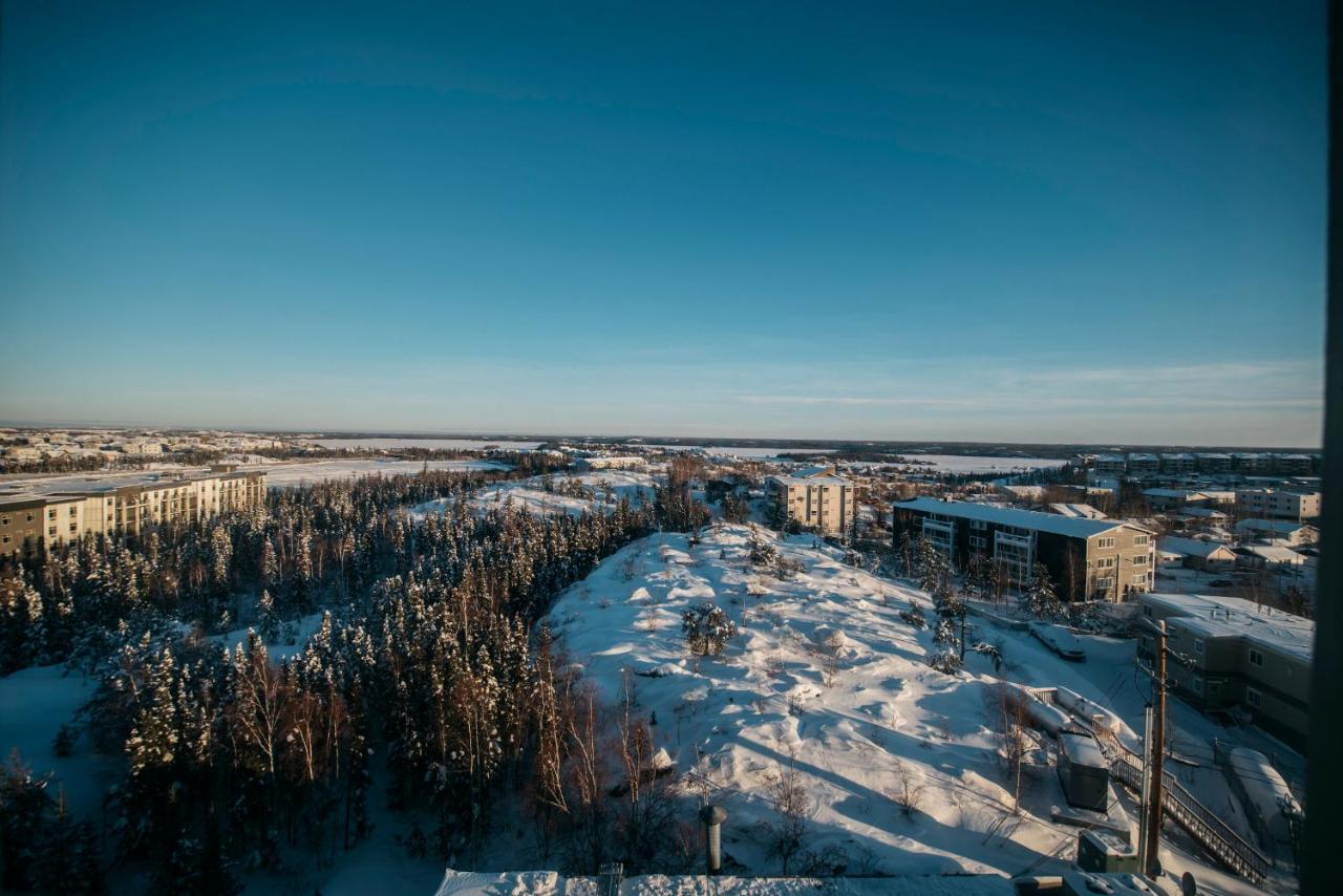 The Explorer Hotel Йеллоунайф Экстерьер фото